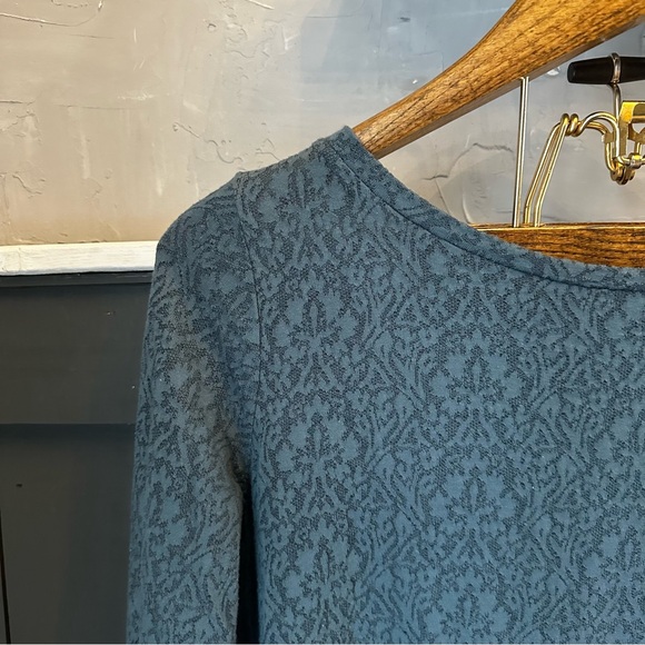 Ann Taylor LOFT Dark Teal Lace Top Button Wrist Semi Sheer Size Small - Picture 3 of 12